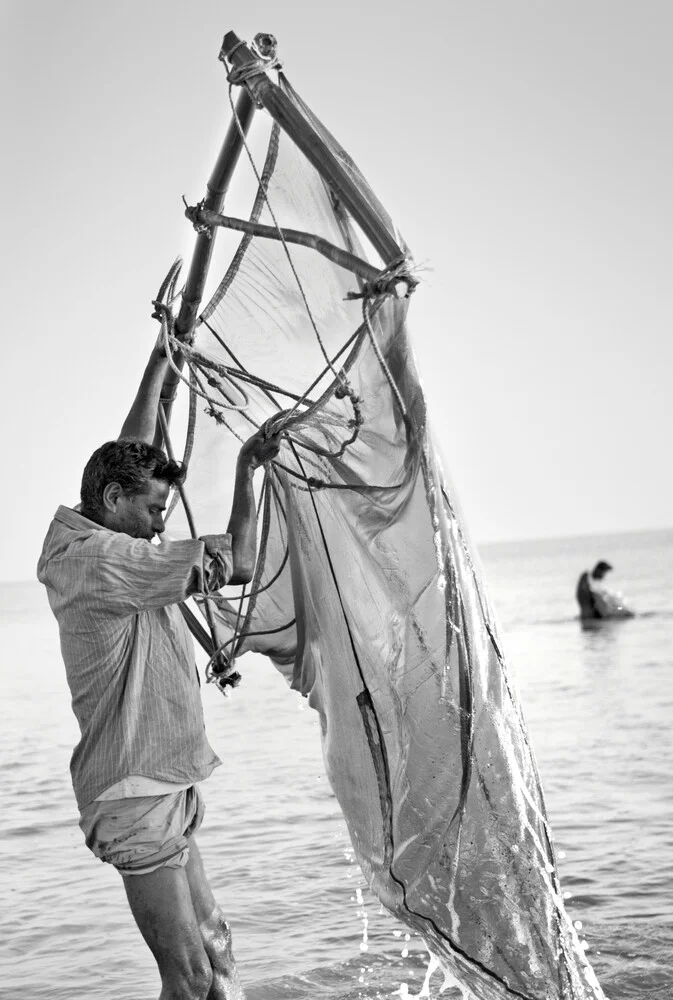 Fishermen in the Bay of Bengal, Bangladesh - fotokunst von Jakob Berr