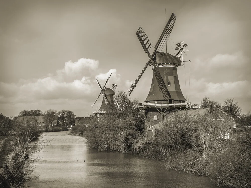 Greetsieler Zwillingsmühlen - fotokunst von Jörg Faißt