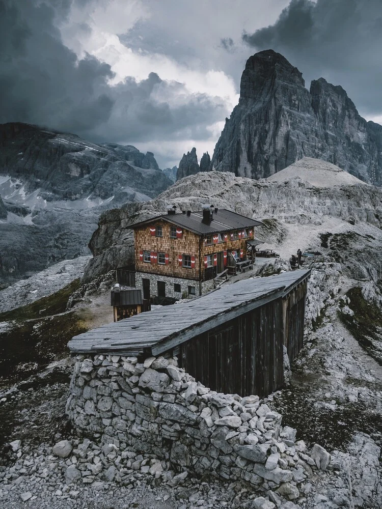 Hütte in den Dolomiten - fotokunst von Jan Keller