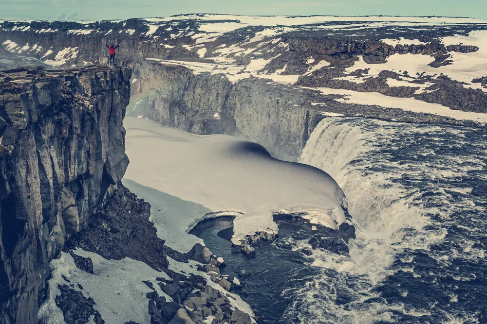 Wasserfall mit Eisdecke - fotokunst von Franz Sussbauer