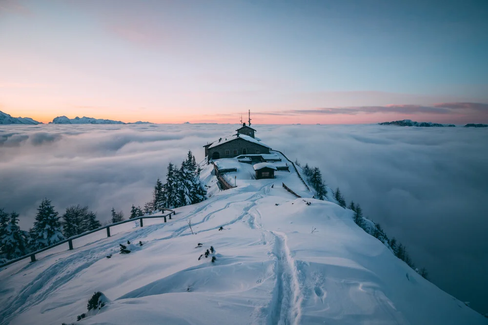 Das Haus über den Wolken - fotokunst von Sebastian ‚zeppaio' Scheichl