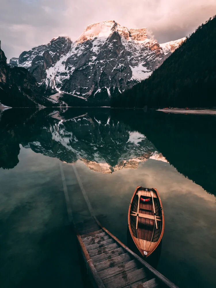 Sonnenaufgang am Pragser Wildsee - fotokunst von Sebastian ‚zeppaio' Scheichl