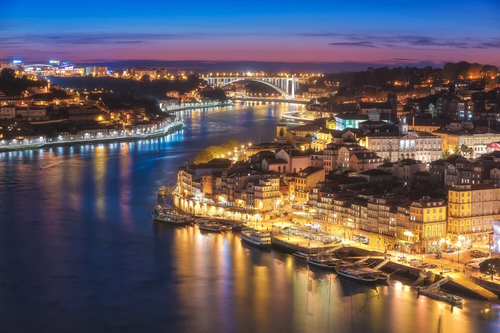 Porto zur blauen Stunde - fotokunst von Jean Claude Castor