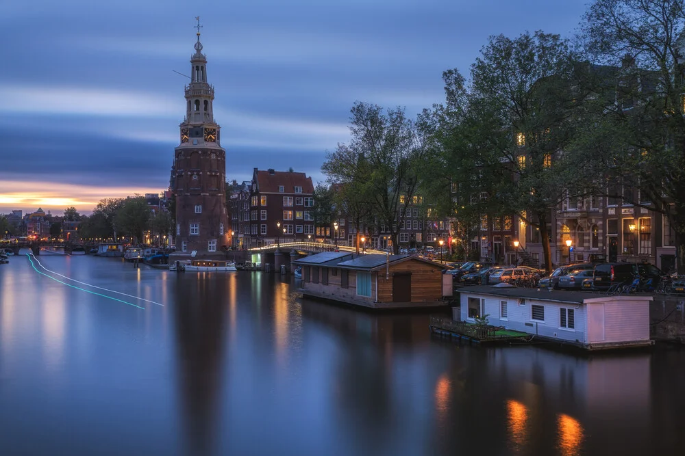 Amsterdam zur blauen Stunde - fotokunst von Jean Claude Castor