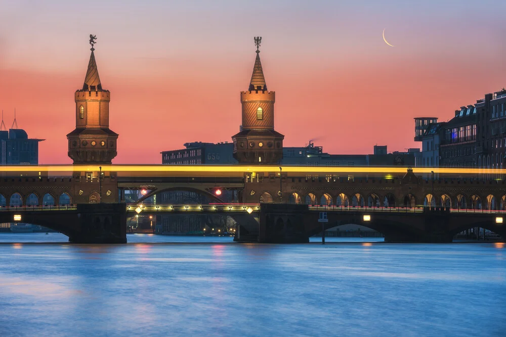 Berlin Oberbaumbrücke mit U-Bahn - fotokunst von Jean Claude Castor