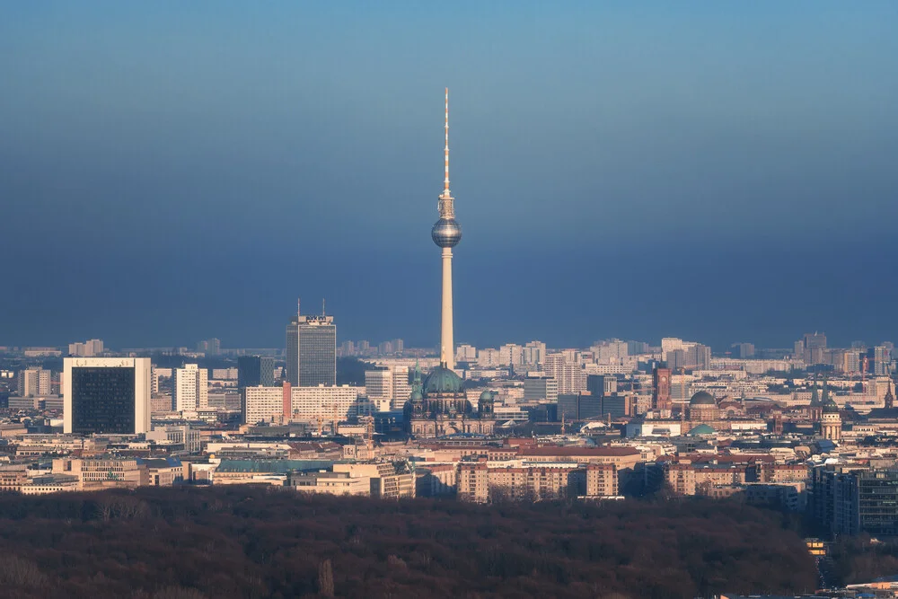 Berliner Skyline - fotokunst von Jean Claude Castor