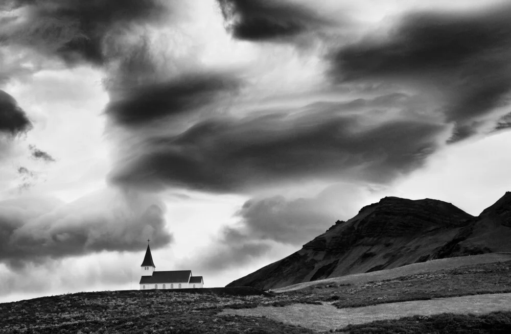 Kirche in Island - fotokunst von Victoria Knobloch