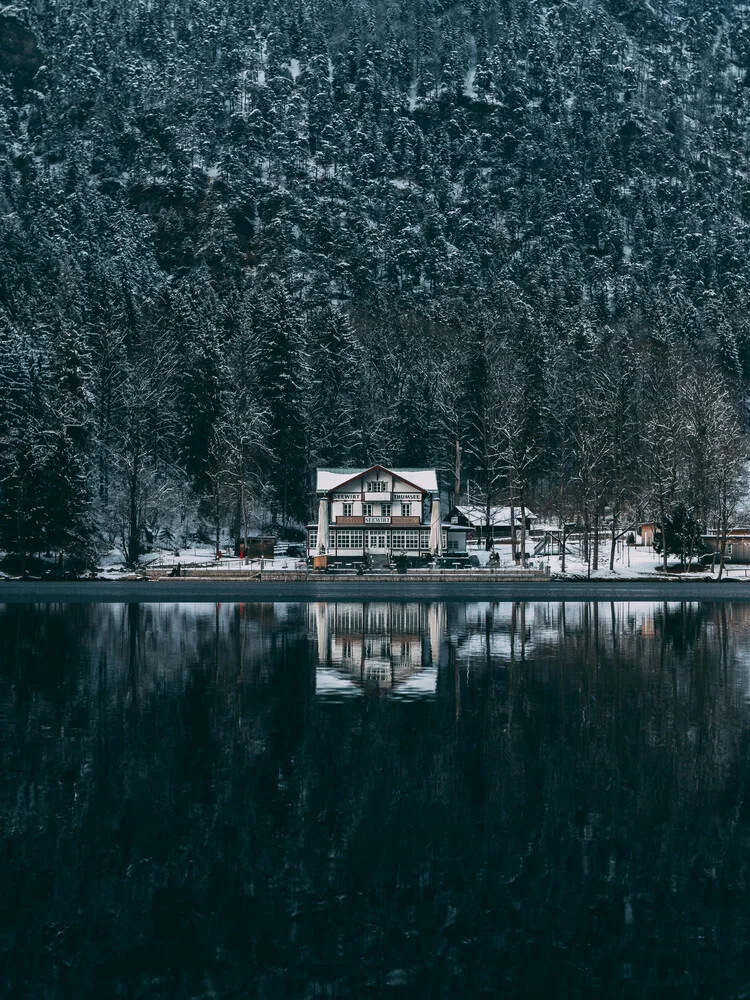 Das Haus am See - fotokunst von Sebastian ‚zeppaio' Scheichl