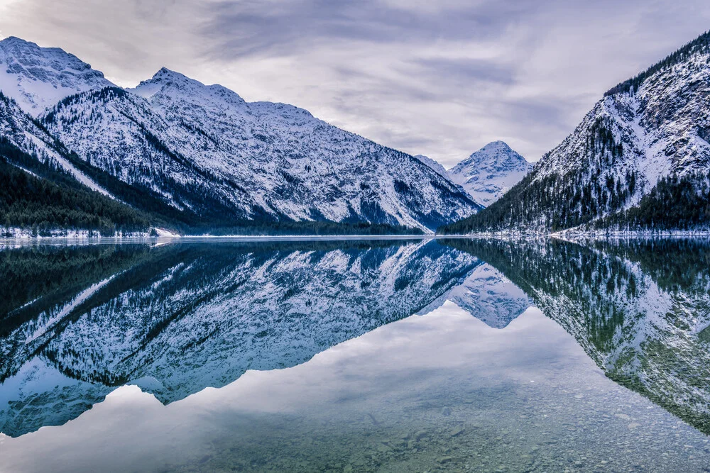 Wasserspiegelung am Plansee - fotokunst von Stefan Schurr