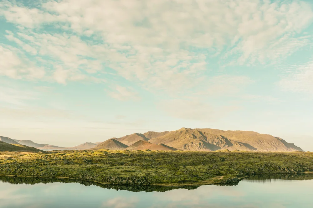 Berge am See - fotokunst von Pascal Deckarm