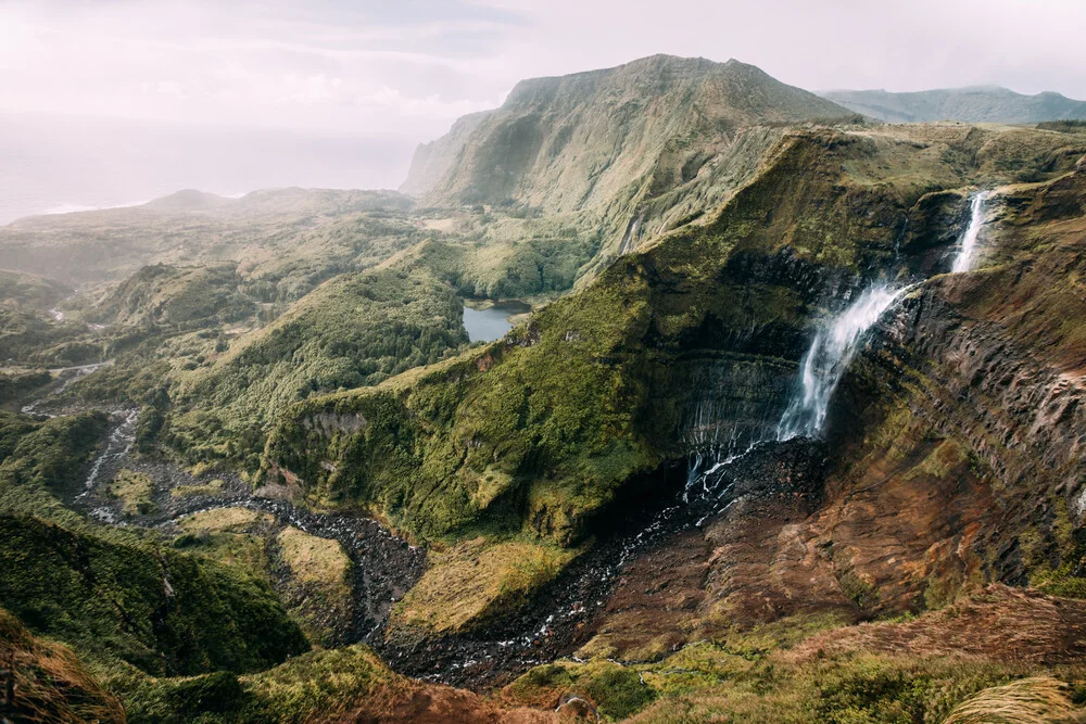 Flores Island - fotokunst von Dominic Lars