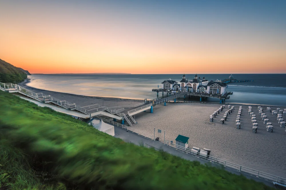 Rügen Seebrücke Sellin zum Sonnenuntergang - fotokunst von Jean Claude Castor