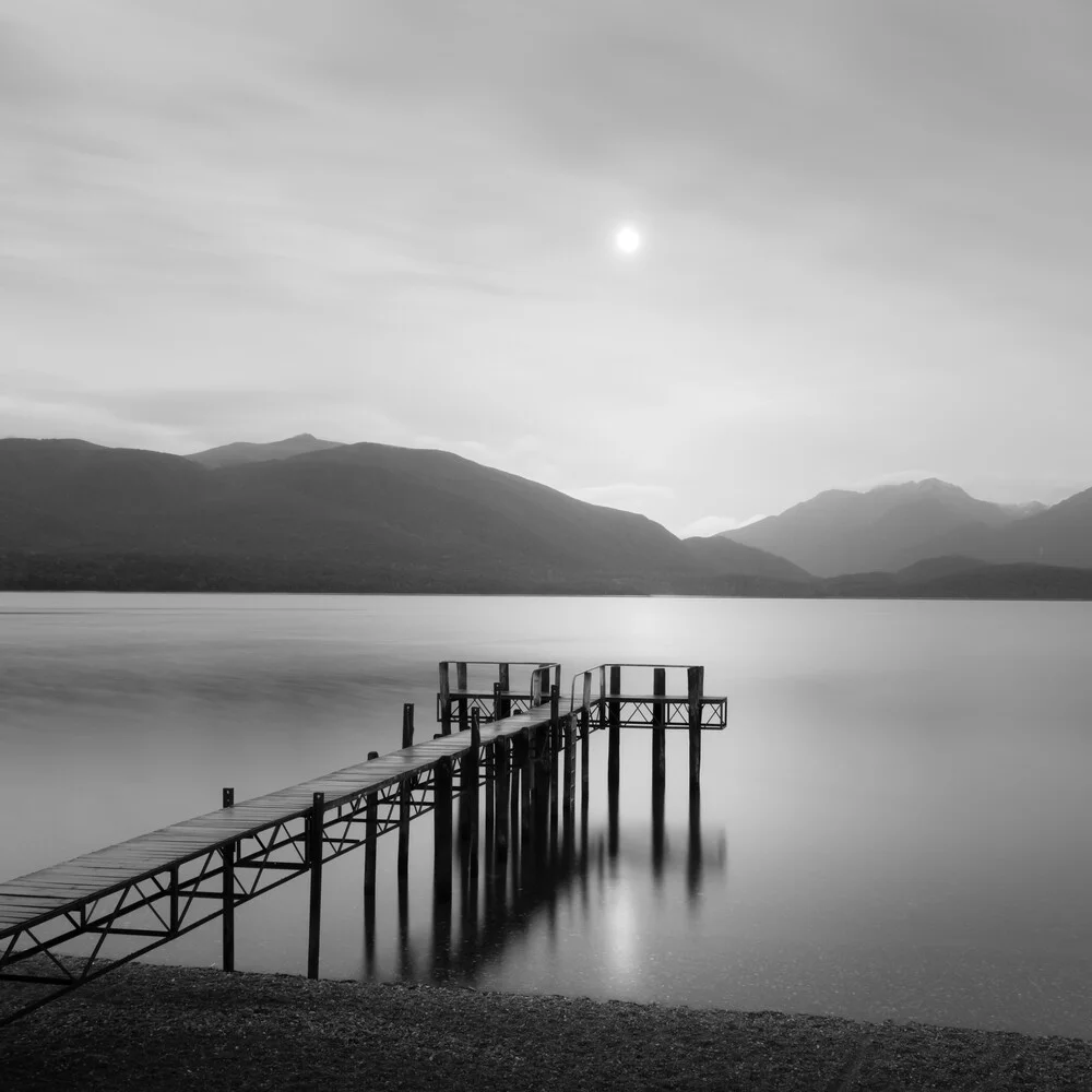 Steg in Te Anau - fotokunst von Christian Janik