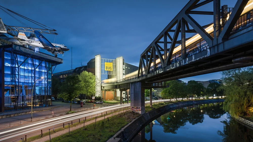 Berliner Gleisdreieck und Technikmuseum am Abend - fotokunst von Ronny Behnert