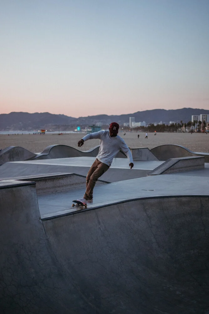 Venice Beach Skateboarding - fotokunst von Maximilian Manavi-huber