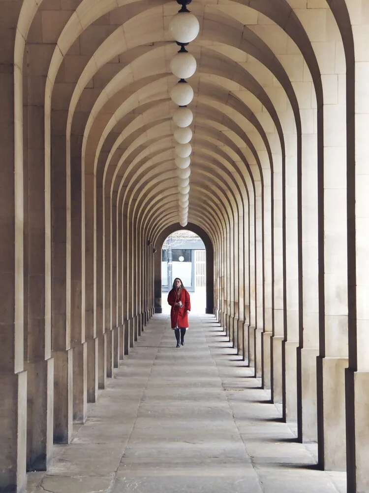 Archway row - fotokunst von Roc Isern