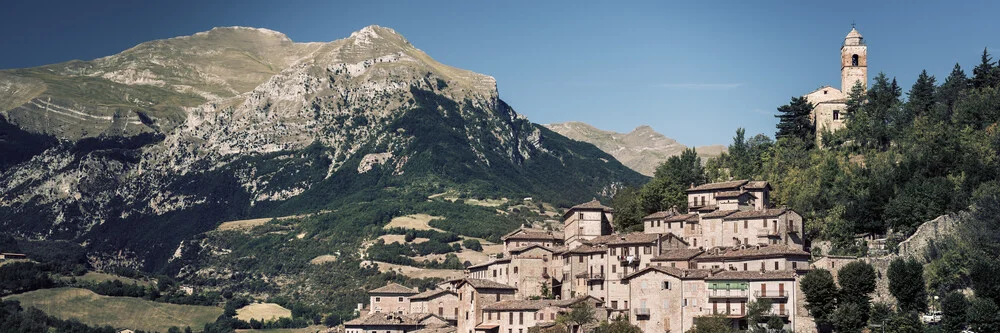 borgo nelle marche - fotokunst von Alexander Keller