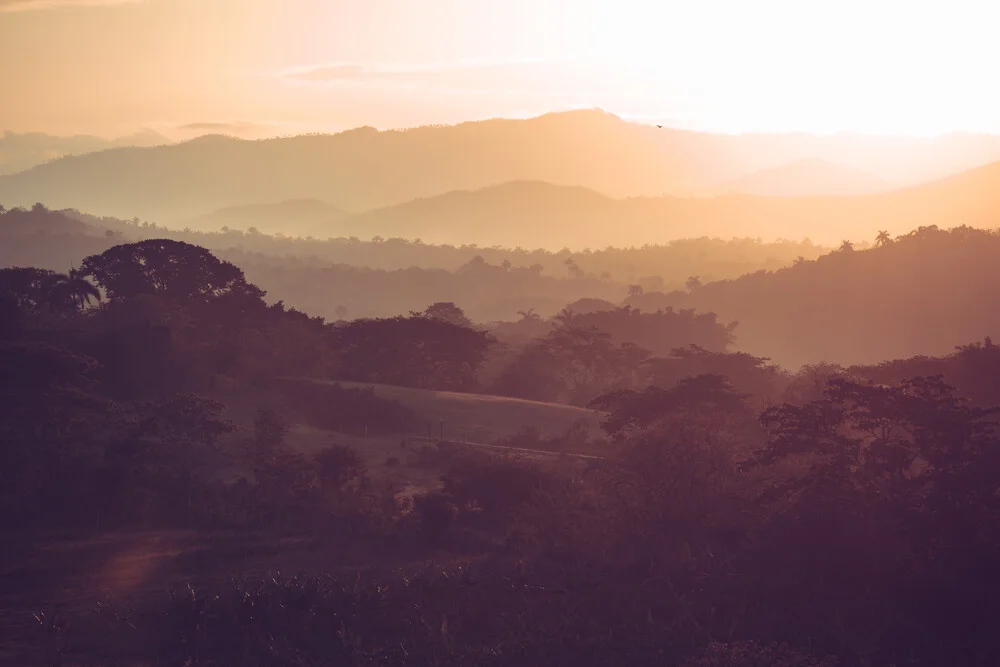 Kubanische Landschaft im Morgenlicht - fotokunst von Franz Sussbauer