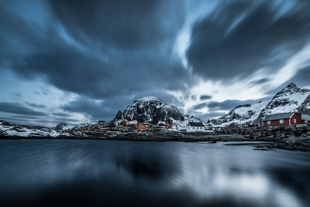 Lofoten Houses - fotokunst von Sebastian Worm