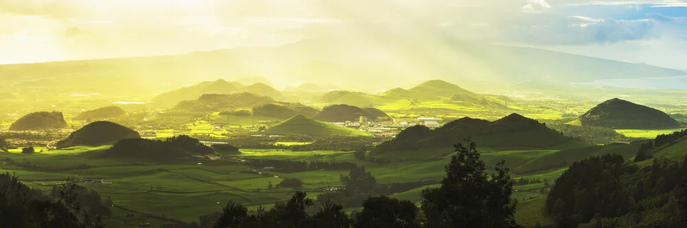 Landschaft auf Sao Miguel - fotokunst von Jean Claude Castor