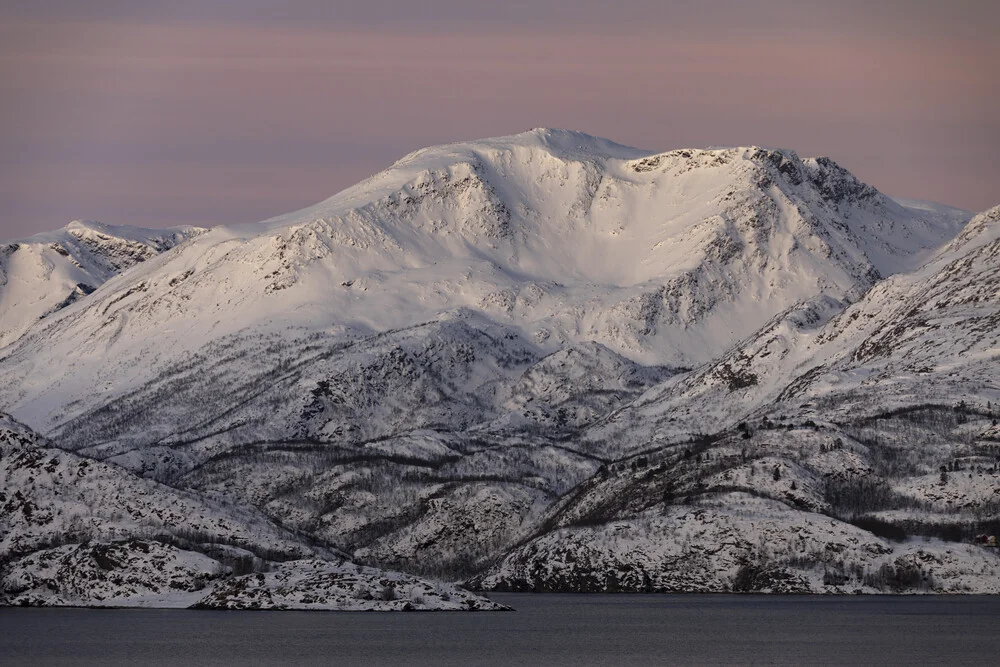 Pastellfarbene Winterstimmung in Nordnorwegen - fotokunst von Dirk Heckmann