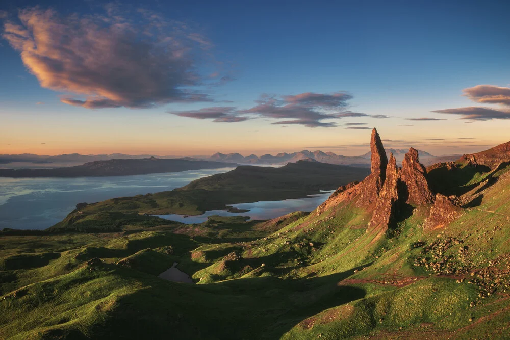 The Old Man of Storr am Morgen - fotokunst von Jean Claude Castor