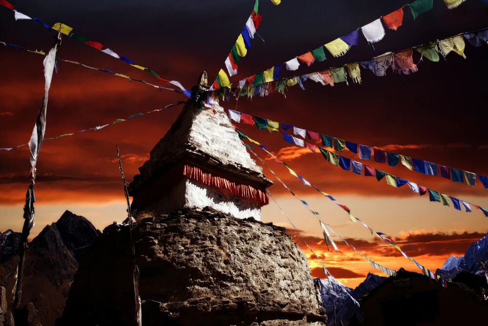 Stupa in Nepal - fotokunst von Jürgen Wiesler