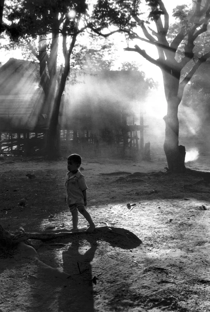 Little Boy at Kontum Village  - fotokunst von Silva Wischeropp