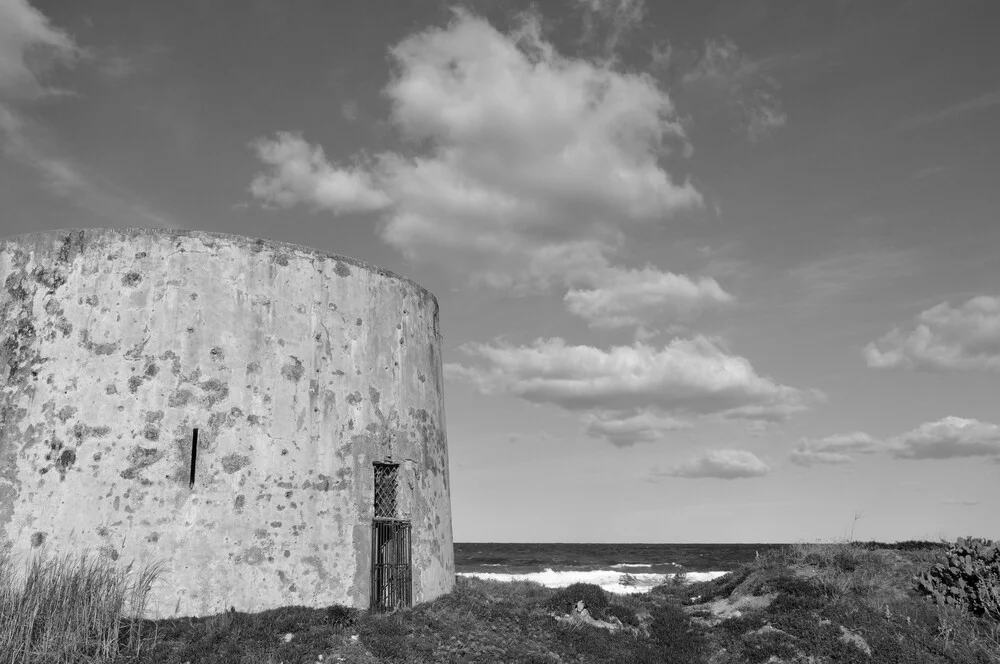 Sea defense - fotokunst von Domenico Piccione