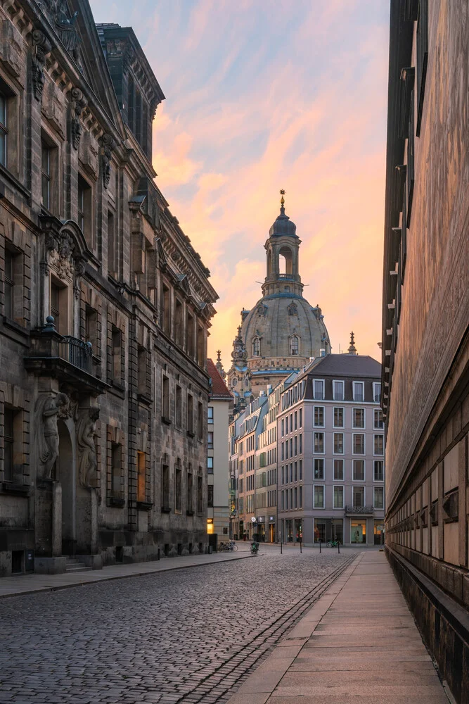 Frauenkirche Dresden am Morgen - fotokunst von Robin Oelschlegel