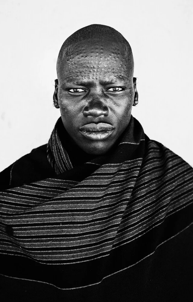 Karamojong Krieger - fotokunst von Victoria Knobloch