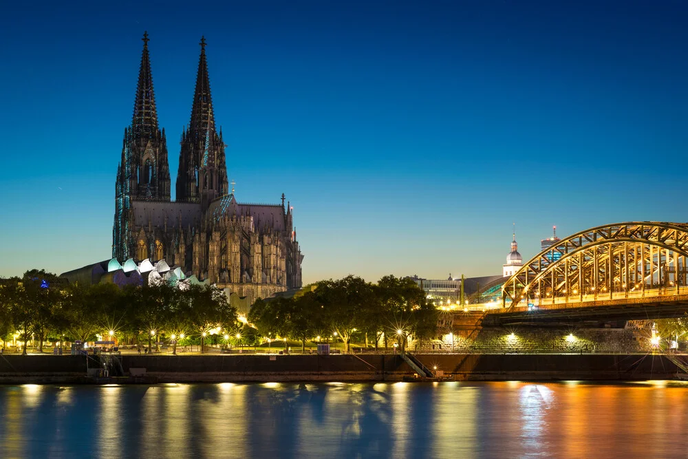Blaue Stunde in Köln - fotokunst von Martin Wasilewski