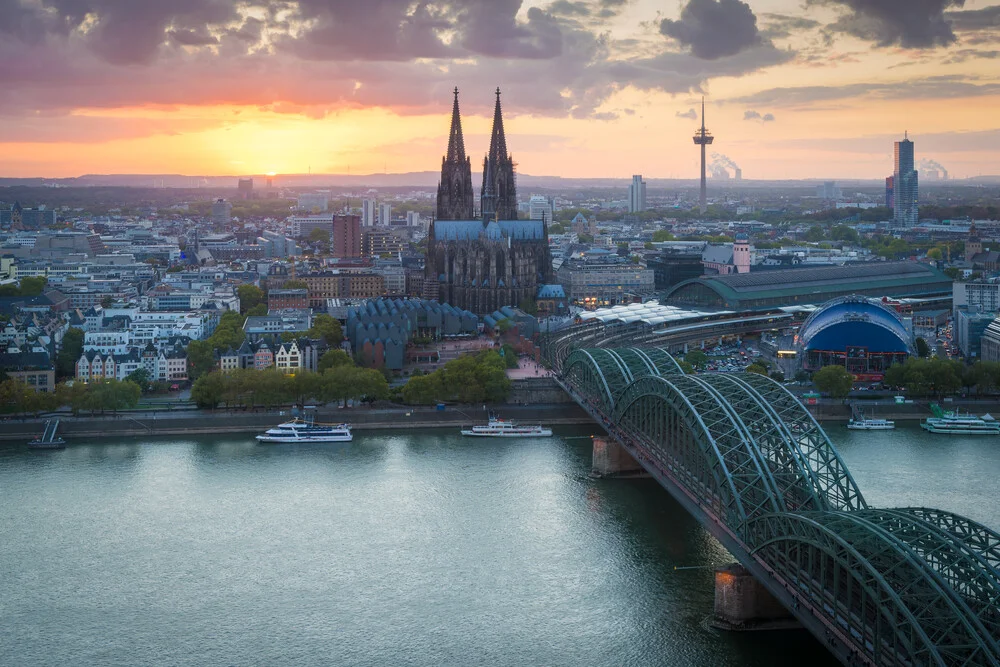 Köln am Abend - fotokunst von Martin Wasilewski