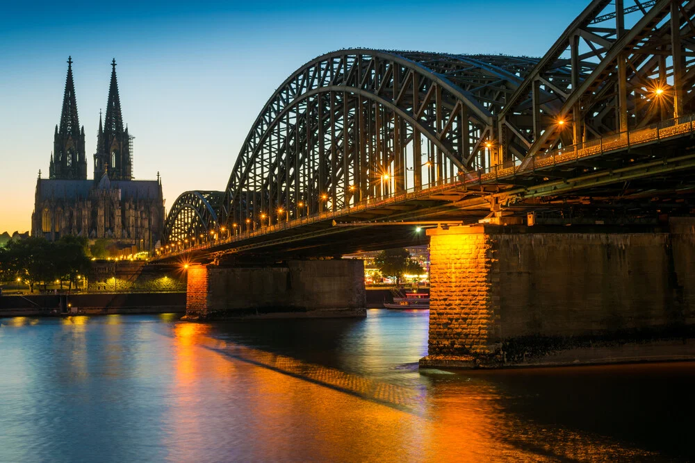 Köln am Abend - fotokunst von Martin Wasilewski