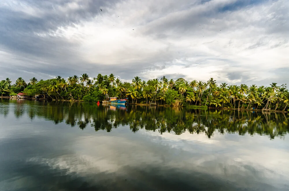 Along the River - fotokunst von Aleksi Lausti