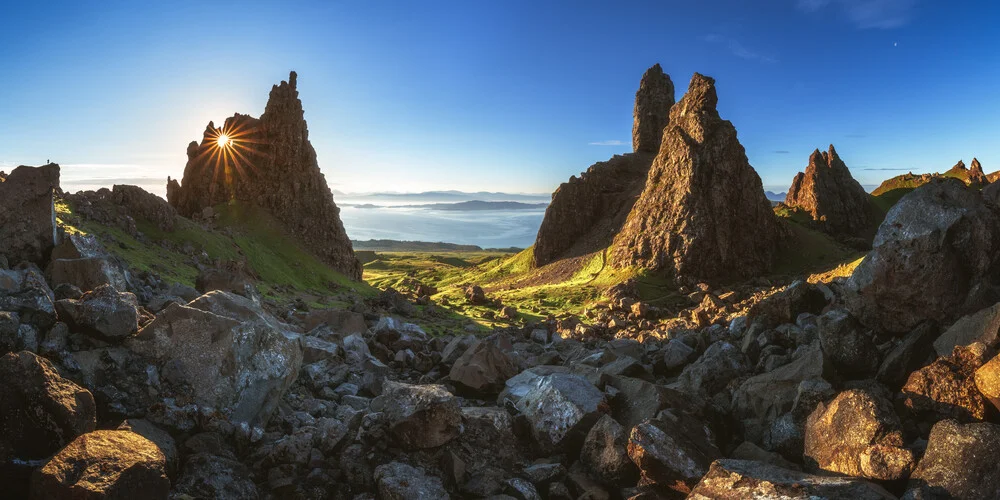 Schottland Isle of Skye Old Man of Storr Panorama am Morgen - fotokunst von Jean Claude Castor