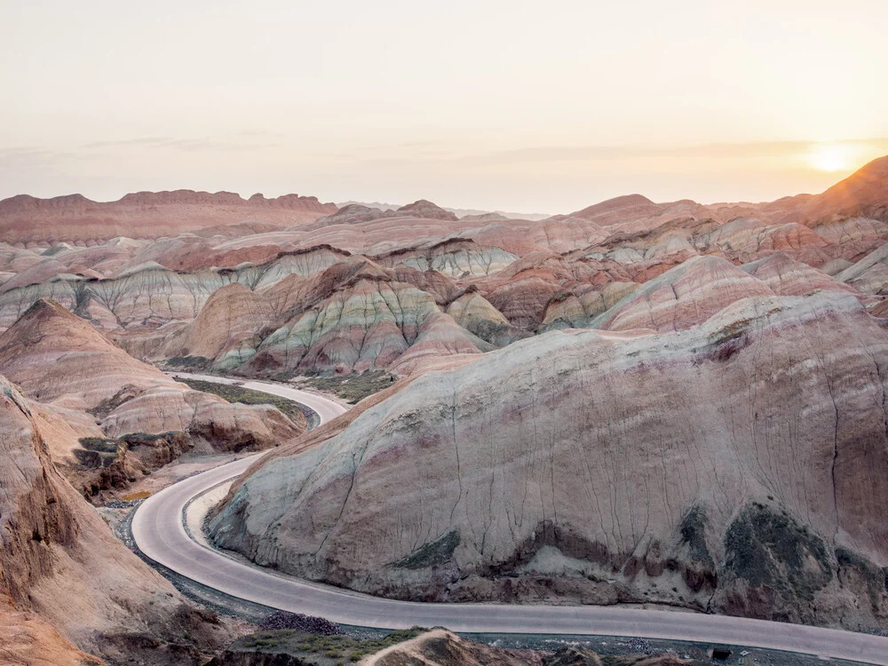 Regenbogenfelsen // Zhangye, China - fotokunst von Manuel Gros