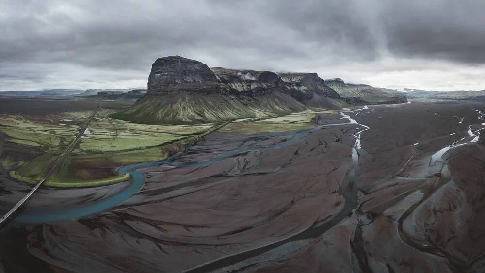 Iceland's rough landscape - Fineart photography by Roman Huber