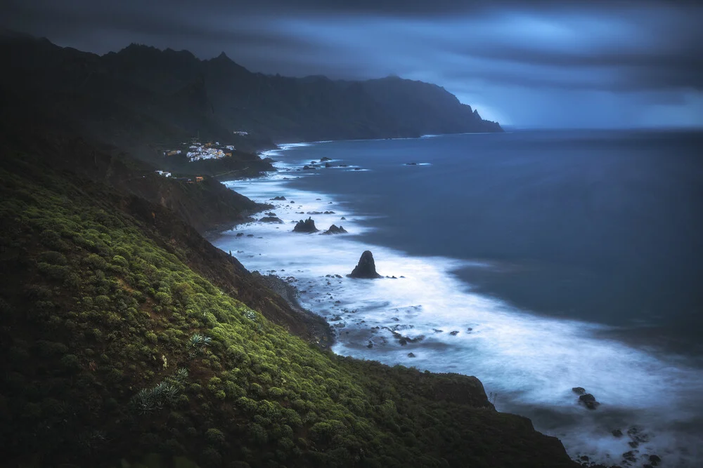 Teneriffa Anaga gebirge mit Benijo Küste - fotokunst von Jean Claude Castor