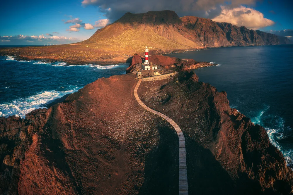 Teneriffa Leuchtturm von Punta de Teno Luftaufnahme - fotokunst von Jean Claude Castor