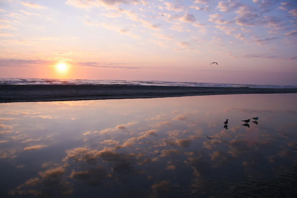 Beauty of a sunrise - the moment of peace - fotokunst von Oona Kallanmaa