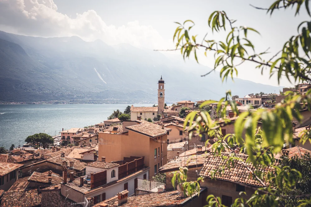Limone del Garda, Italien – Fotokunst von Kosianikosia  als Poster oder Acrylglasbild