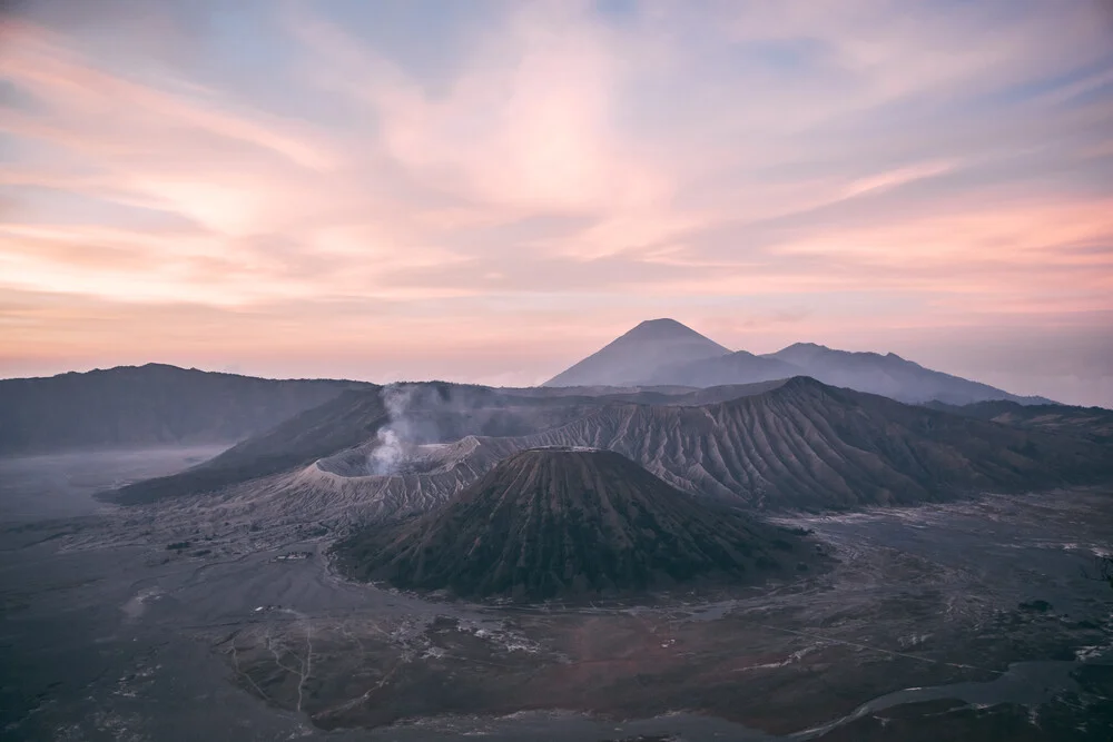 Sunrise at mount Bromo - fotokunst von Sebastian ‚zeppaio' Scheichl