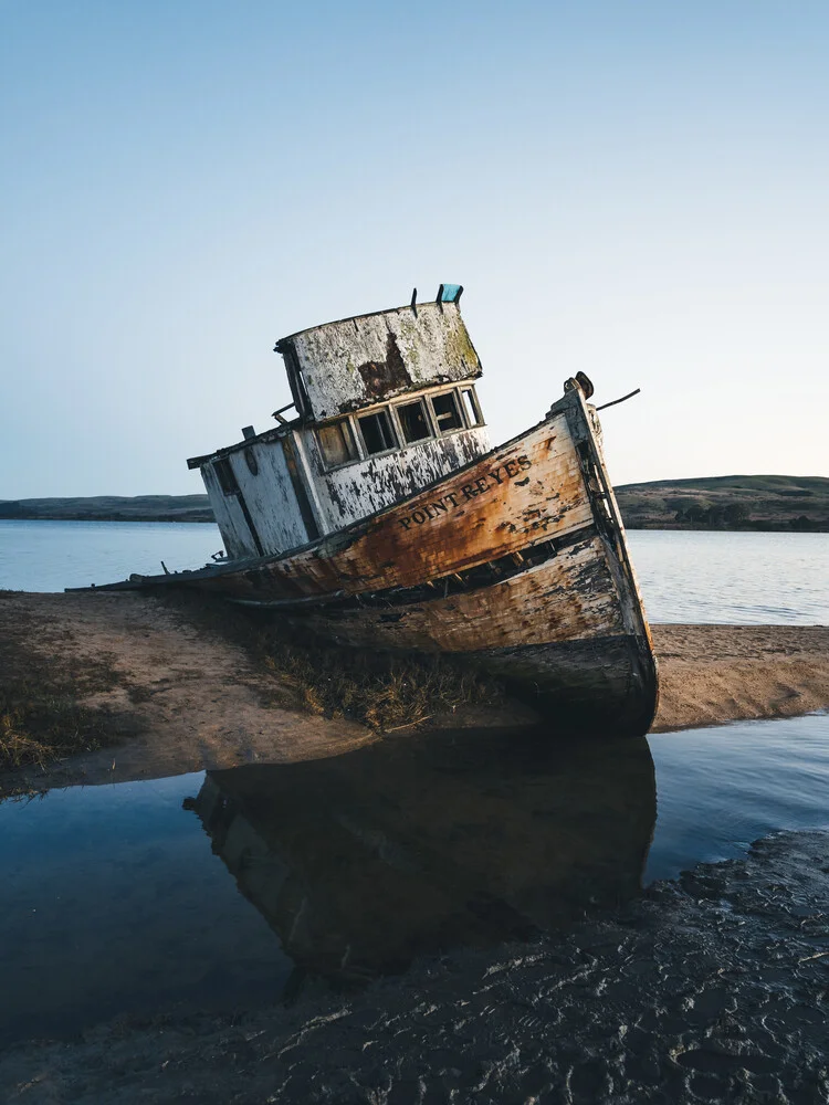 Schiffswrack - fotokunst von Ueli Frischknecht