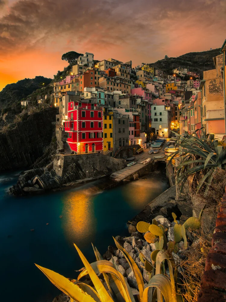 Magic Riomaggiore - fotokunst von Vincenzo Romano