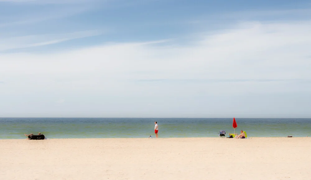 Three men and a hidden woman - fotokunst von Andreas Weiser