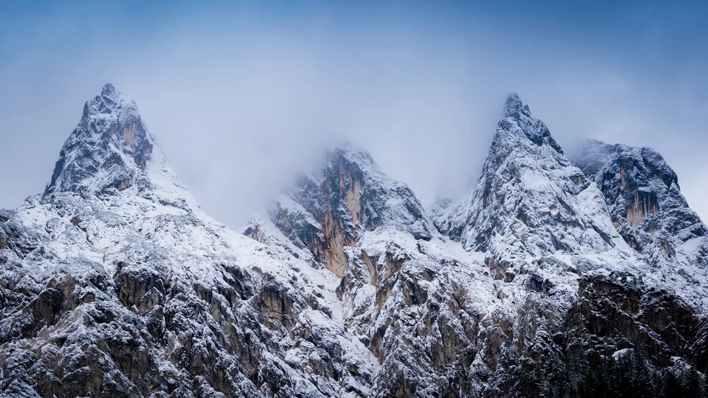 Berggipfel und Wolken - fotokunst von Martin Wasilewski