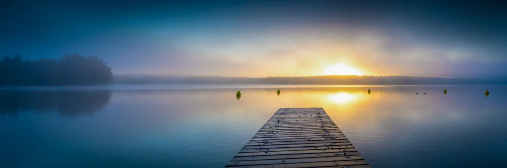 Sonnenaufgang am See - fotokunst von Martin Wasilewski