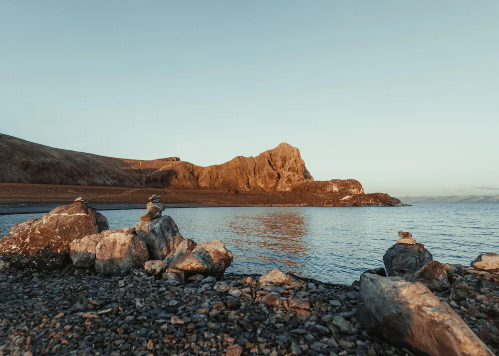 Golden light on the mountain top in the morning - fotokunst von Li Ye