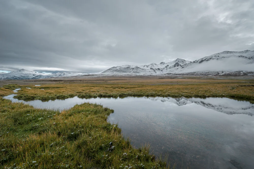 Snowy mountains and streams in the morning - fotokunst von Li Ye